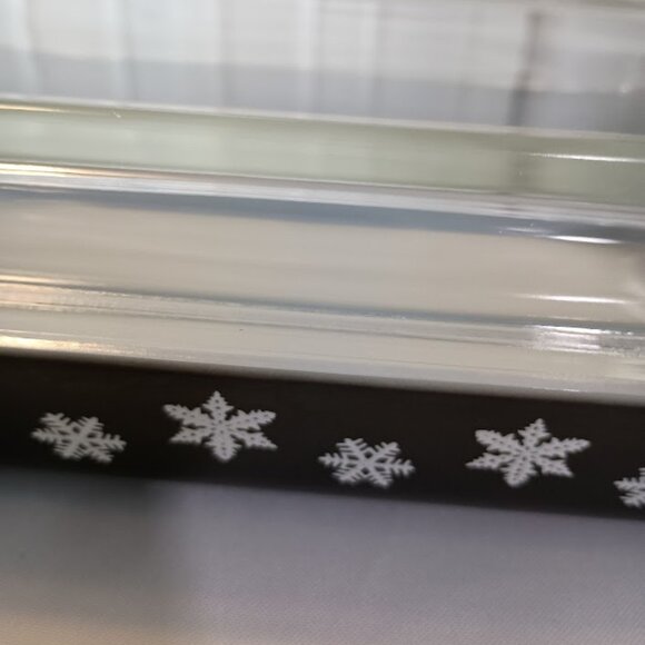 Vintage Pyrex Black Snowflake Space Saver 1 1/4 Quart with Lid - Picture 2 of 7